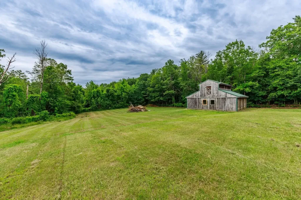 435 Old Francestown Road Weare NH 03281