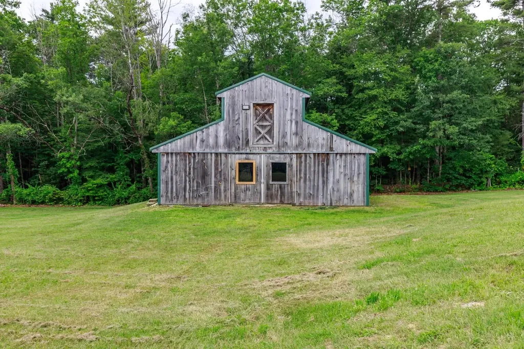 435 Old Francestown Road Weare NH 03281