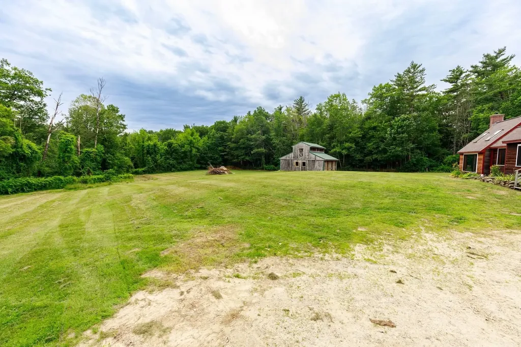 435 Old Francestown Road Weare NH 03281