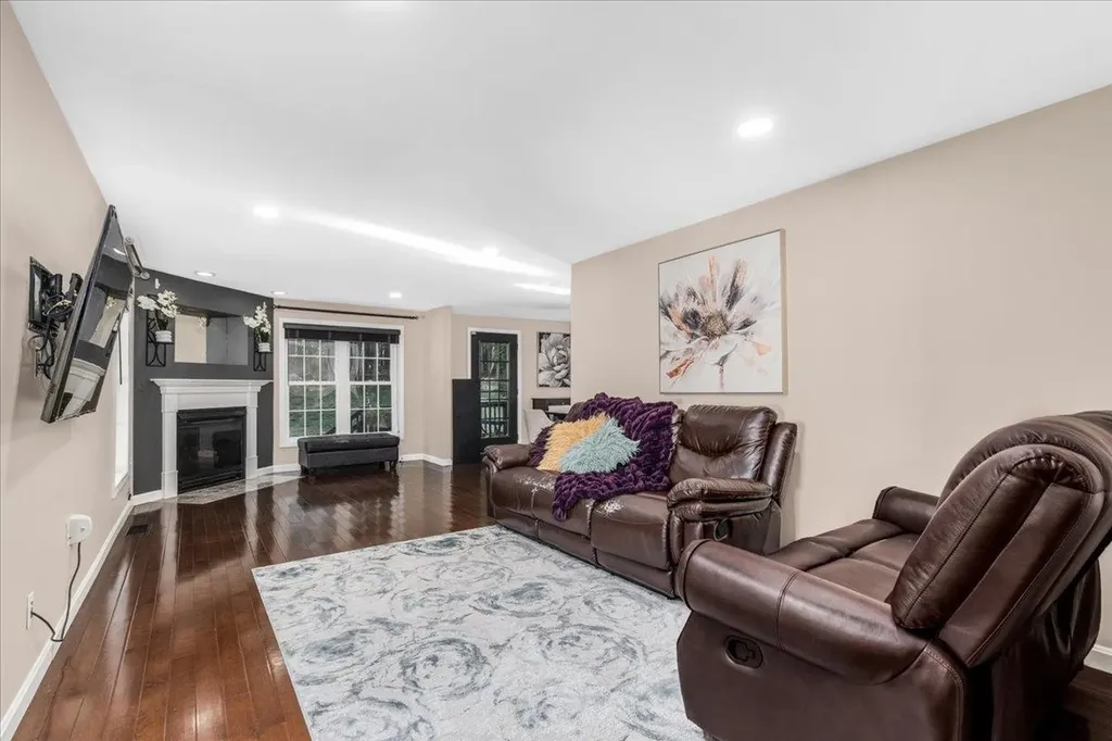 64 Barbara Lane Hudson NH 03051