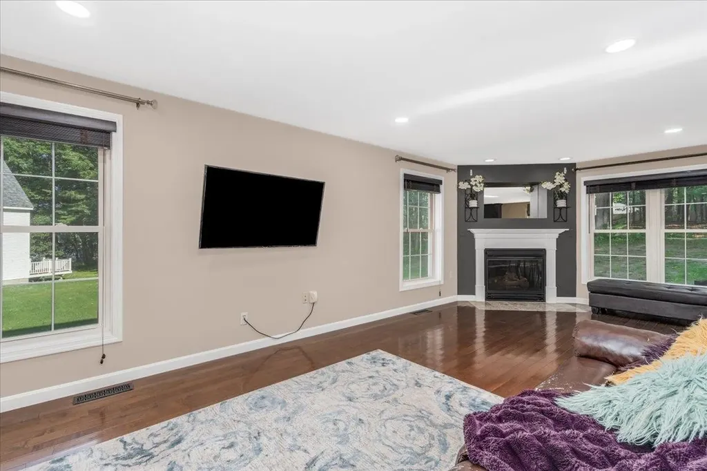 64 Barbara Lane Hudson NH 03051