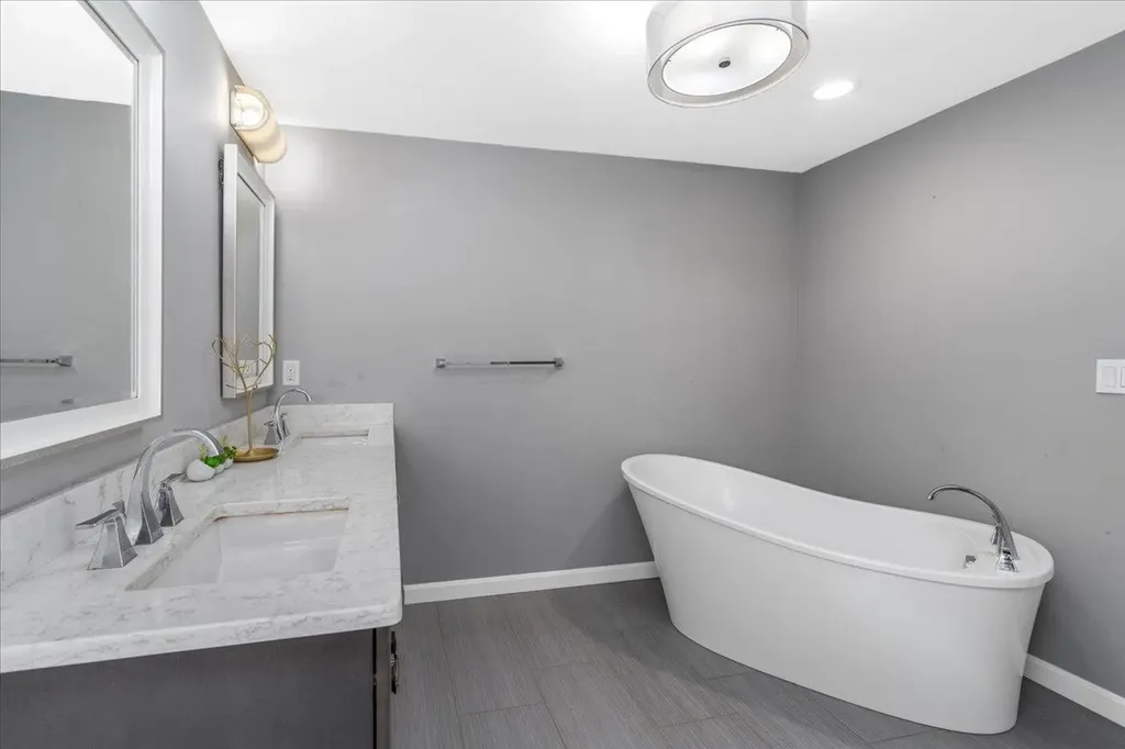 64 Barbara Lane Hudson NH 03051