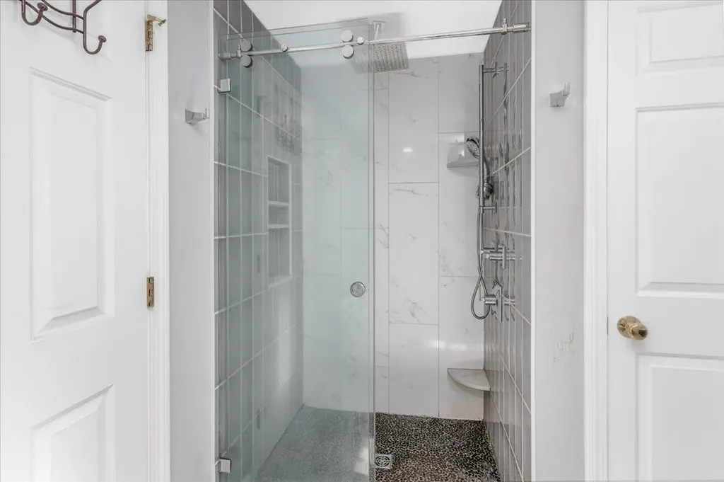 64 Barbara Lane Hudson NH 03051