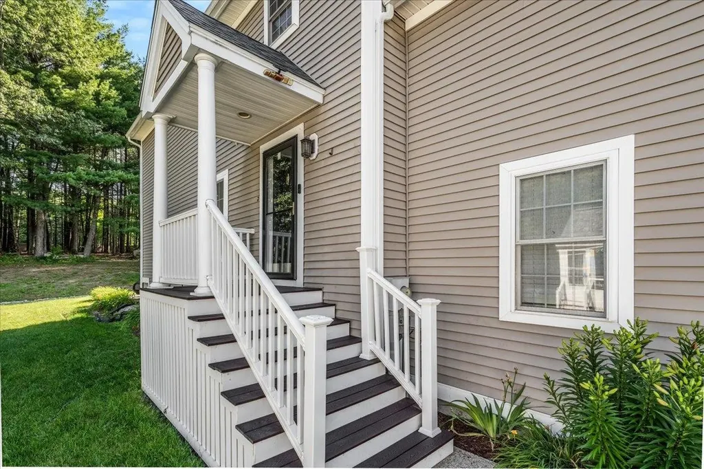 64 Barbara Lane Hudson NH 03051