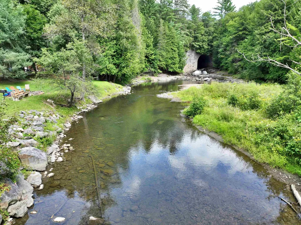 1288 Barton-orleans Road Barton VT 05822