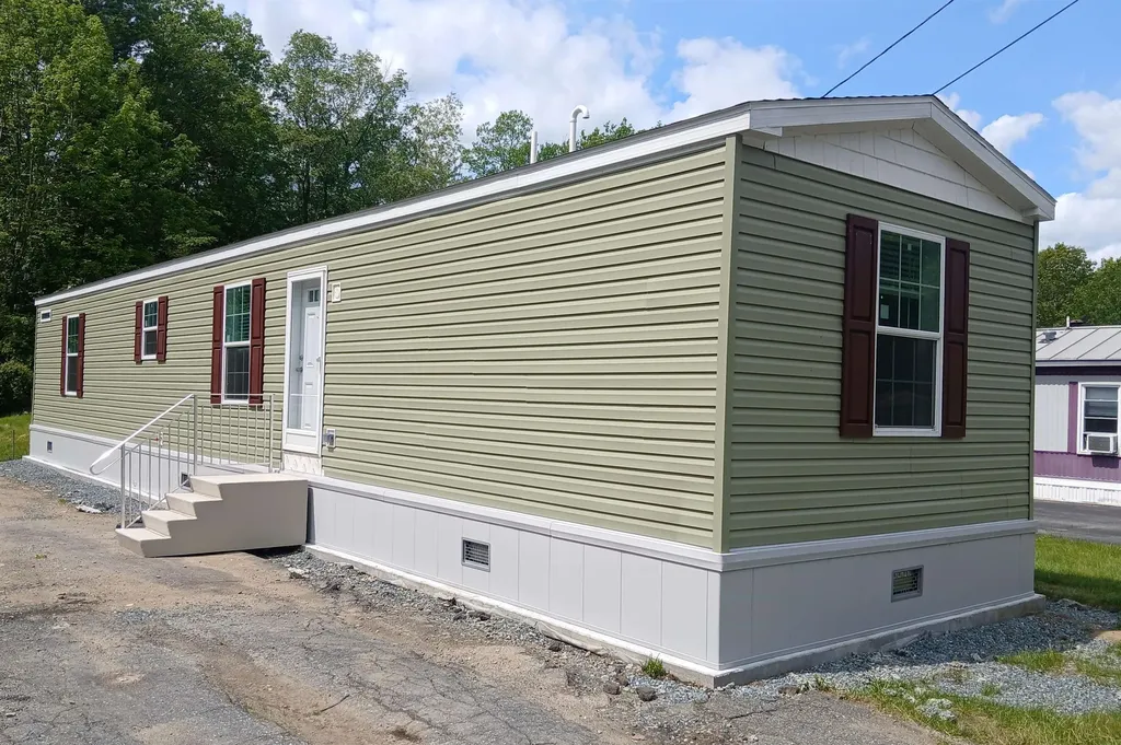 26 Cogswell Way Enfield NH 03748