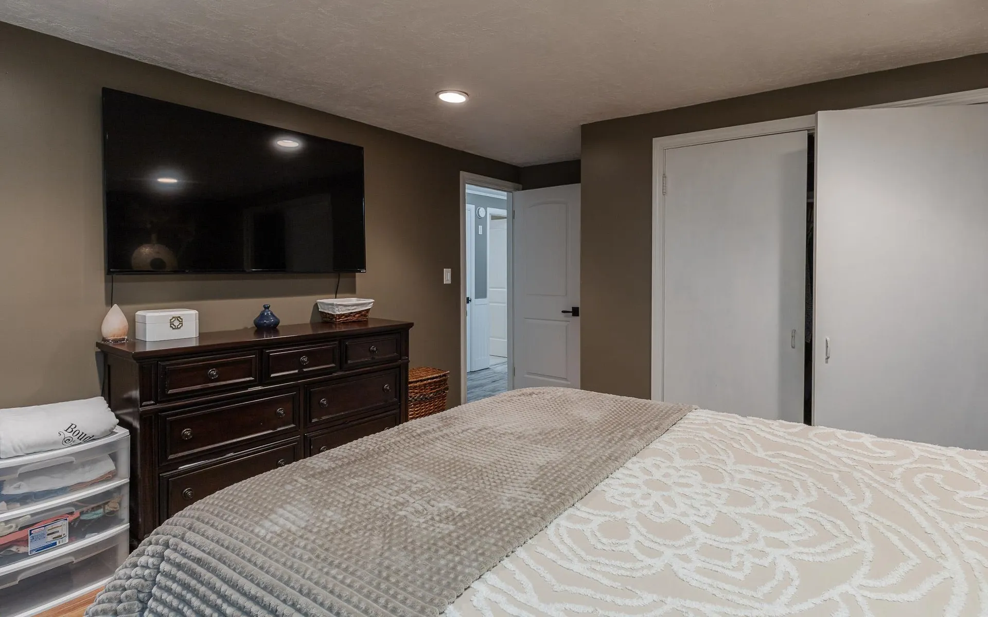 995 Route 9 Chesterfield NH 03466