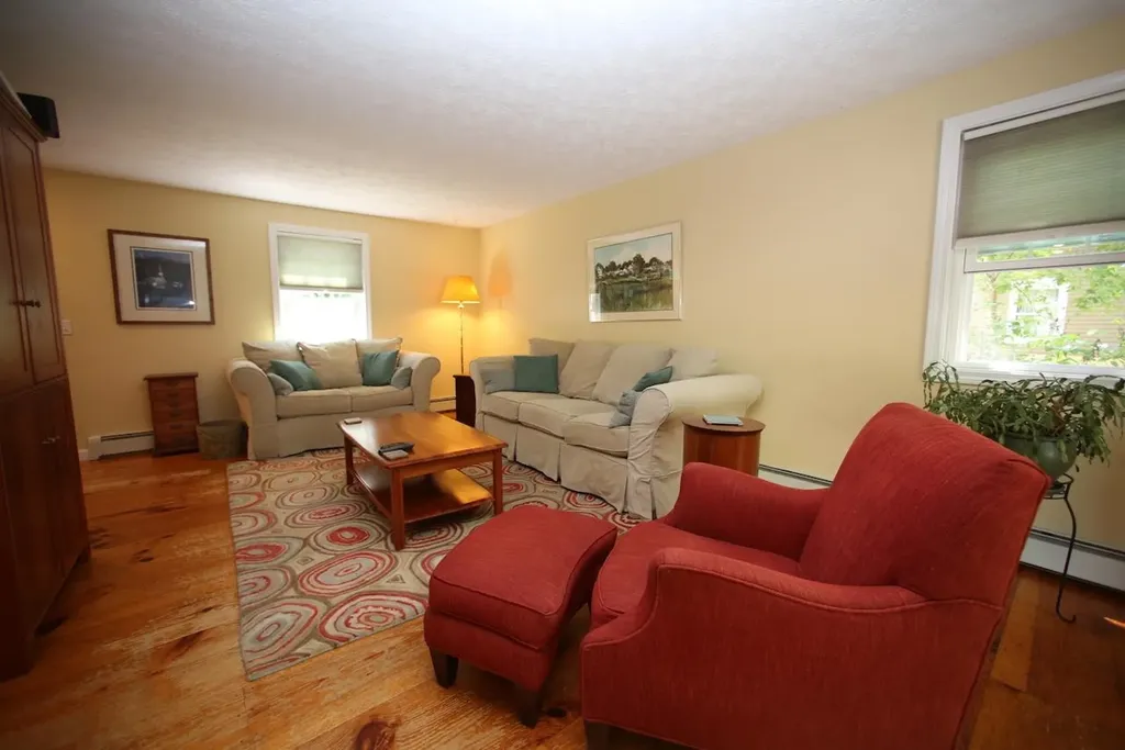 12 Thomas Lane Essex VT 05452