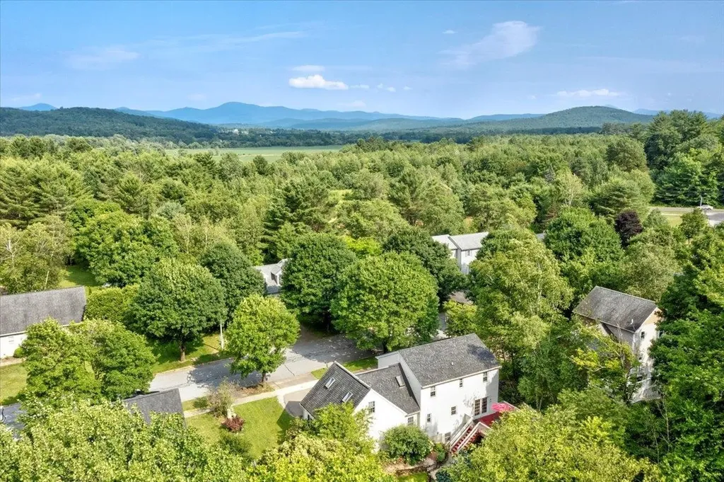 12 Thomas Lane Essex VT 05452