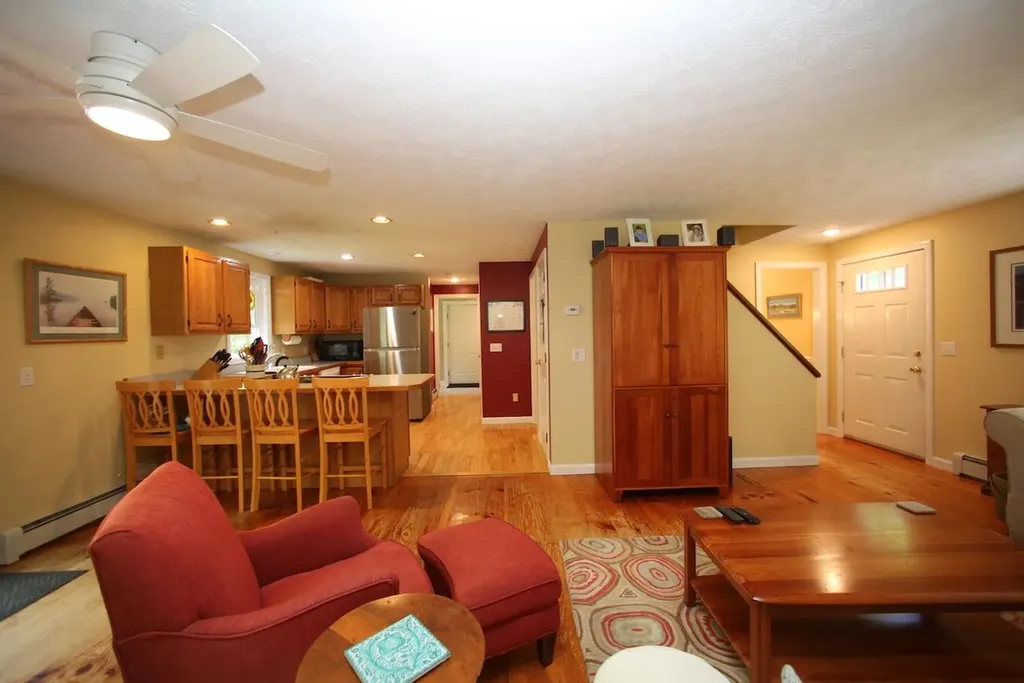 12 Thomas Lane Essex VT 05452