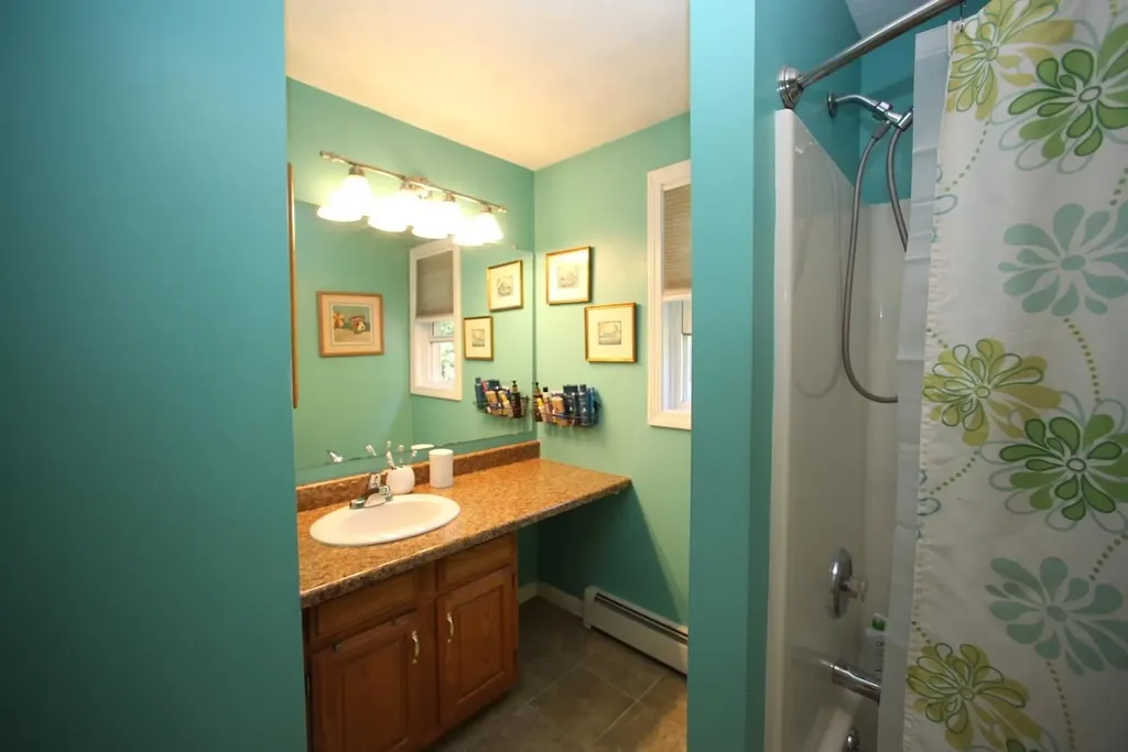 12 Thomas Lane Essex VT 05452