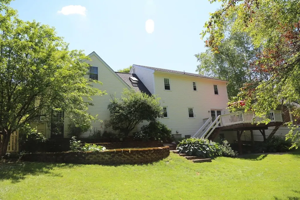 12 Thomas Lane Essex VT 05452