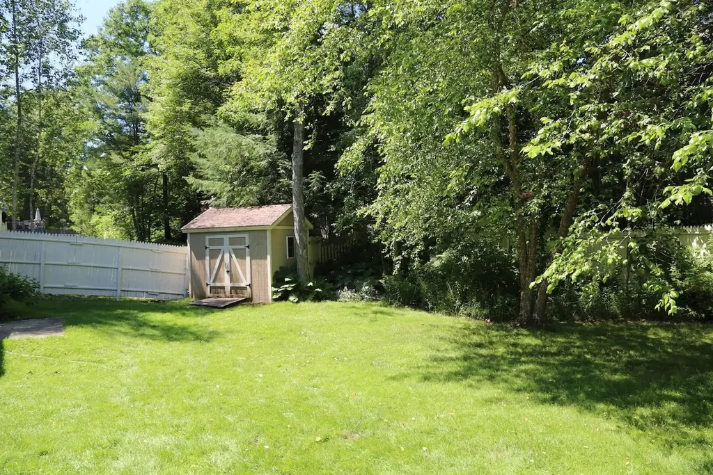 12 Thomas Lane Essex VT 05452