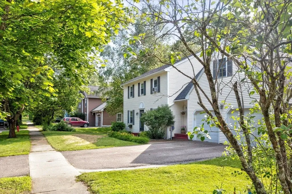 12 Thomas Lane Essex VT 05452