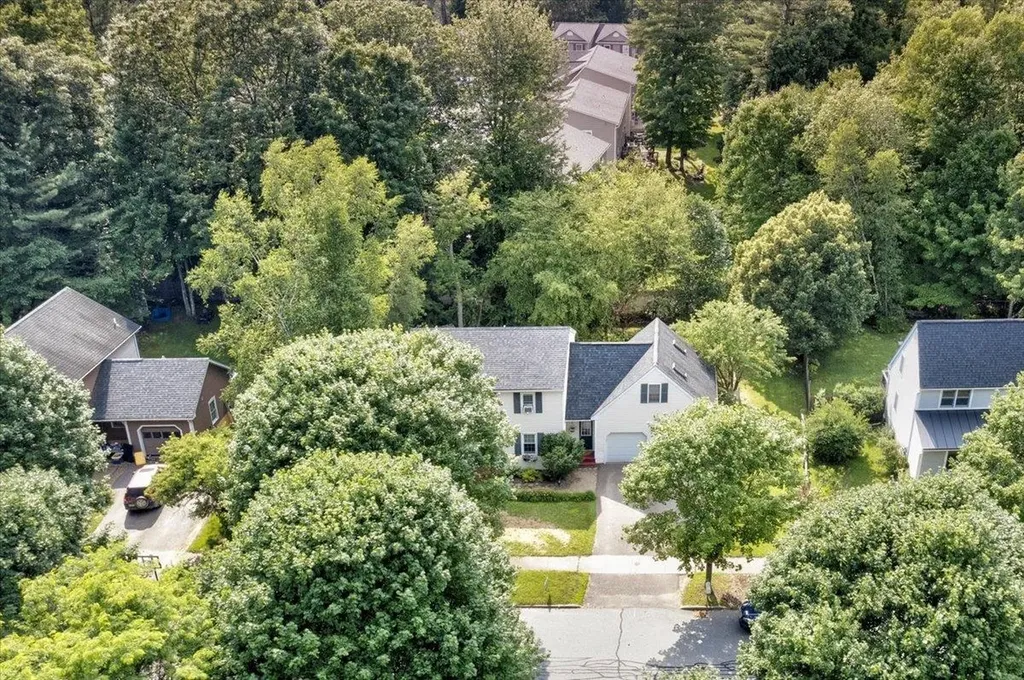 12 Thomas Lane Essex VT 05452