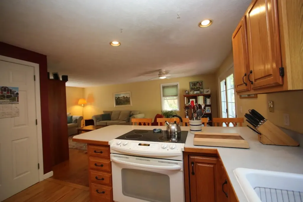 12 Thomas Lane Essex VT 05452