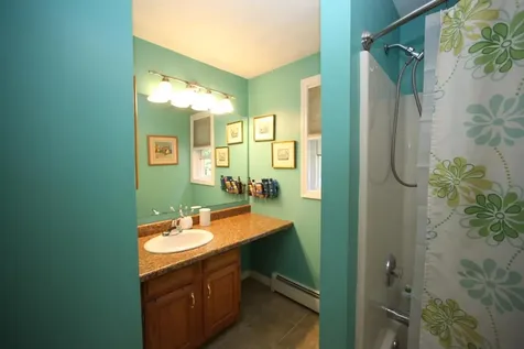 12 Thomas Lane Essex VT 05452