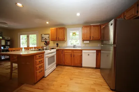 12 Thomas Lane Essex VT 05452