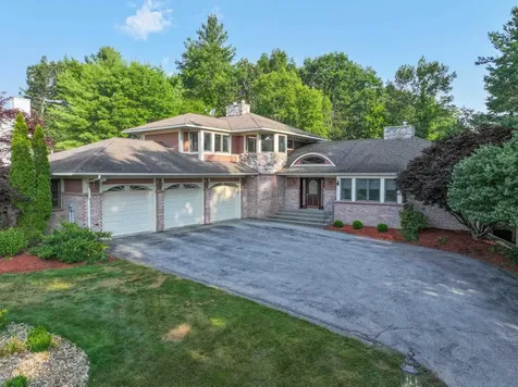 27 Tanglewood Drive Nashua NH 03062