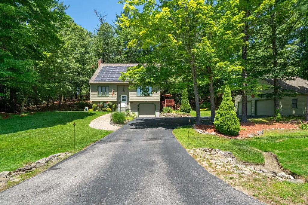 139 Barretts Hill Road Hudson NH 03051