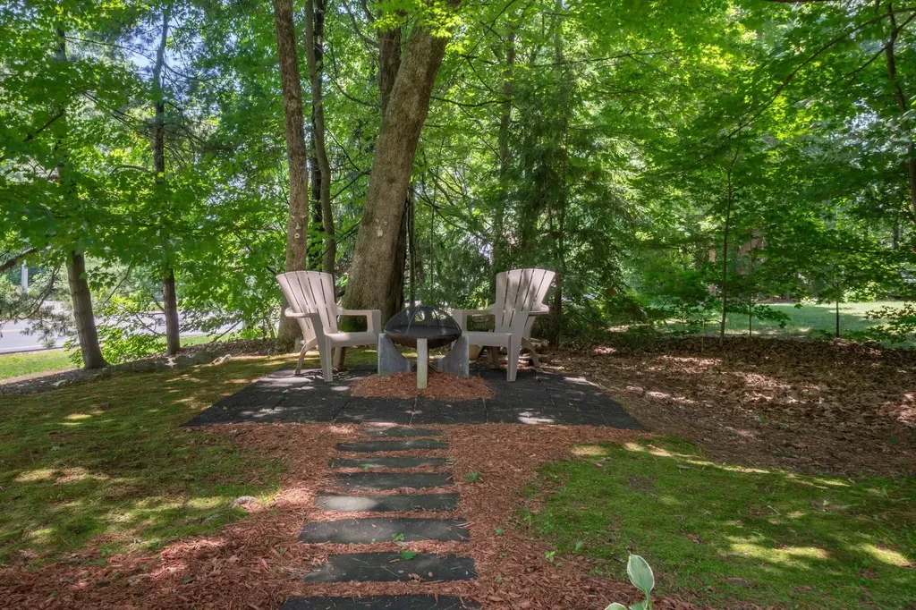 139 Barretts Hill Road Hudson NH 03051