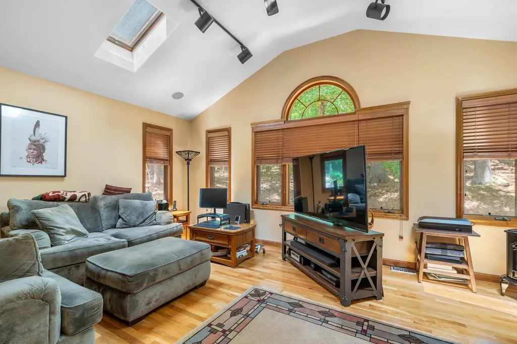 139 Barretts Hill Road Hudson NH 03051