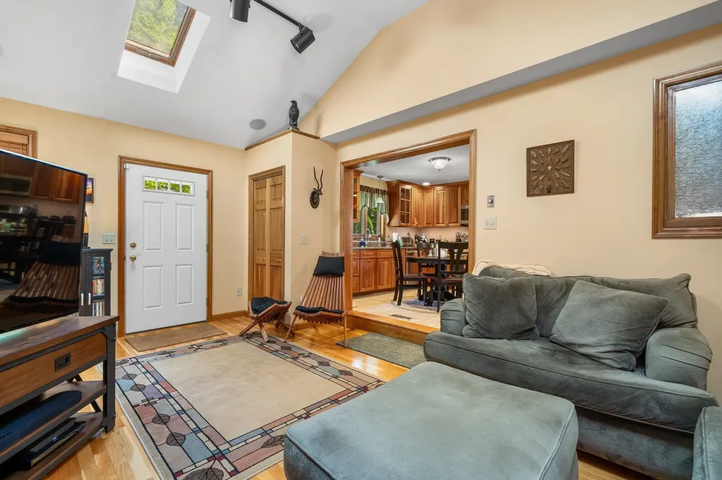 139 Barretts Hill Road Hudson NH 03051