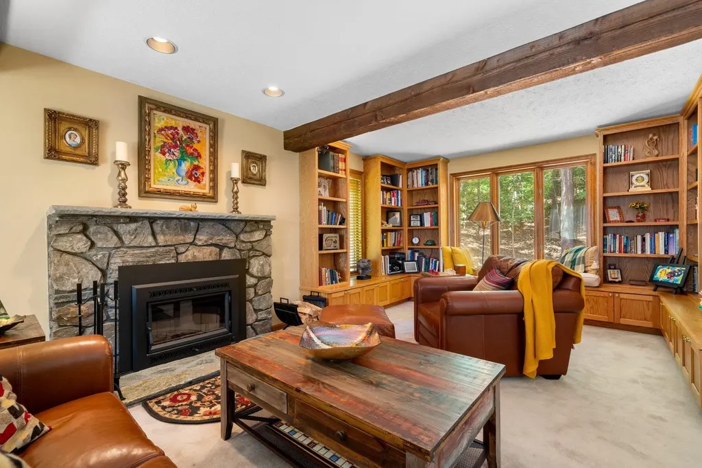 139 Barretts Hill Road Hudson NH 03051