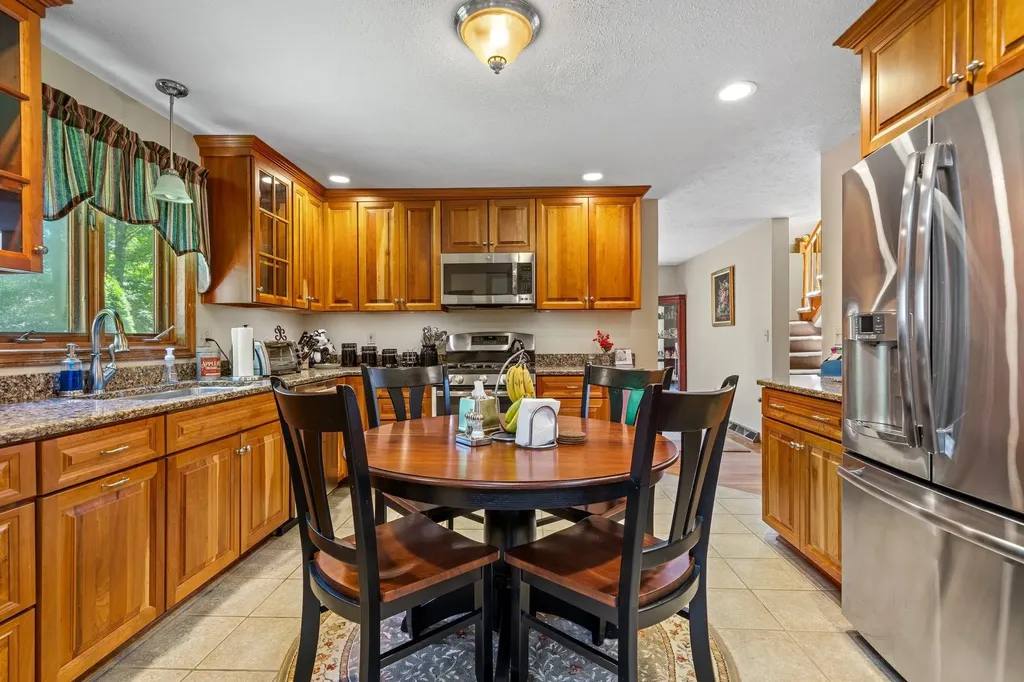139 Barretts Hill Road Hudson NH 03051