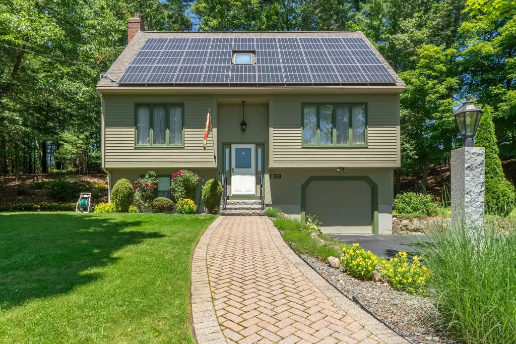 139 Barretts Hill Road Hudson NH 03051