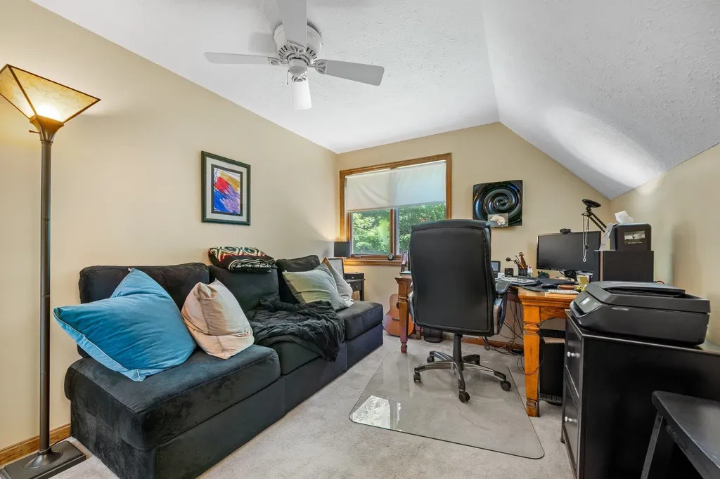 139 Barretts Hill Road Hudson NH 03051