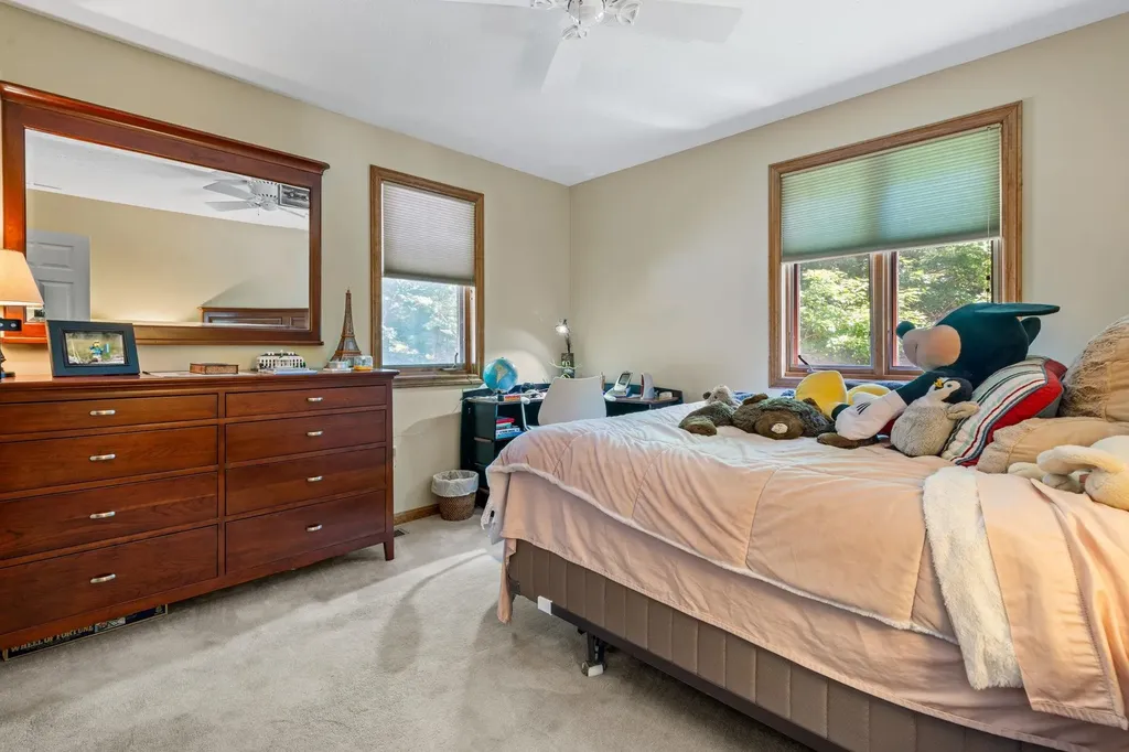 139 Barretts Hill Road Hudson NH 03051