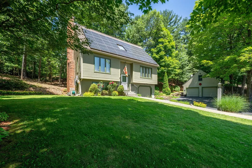 139 Barretts Hill Road Hudson NH 03051