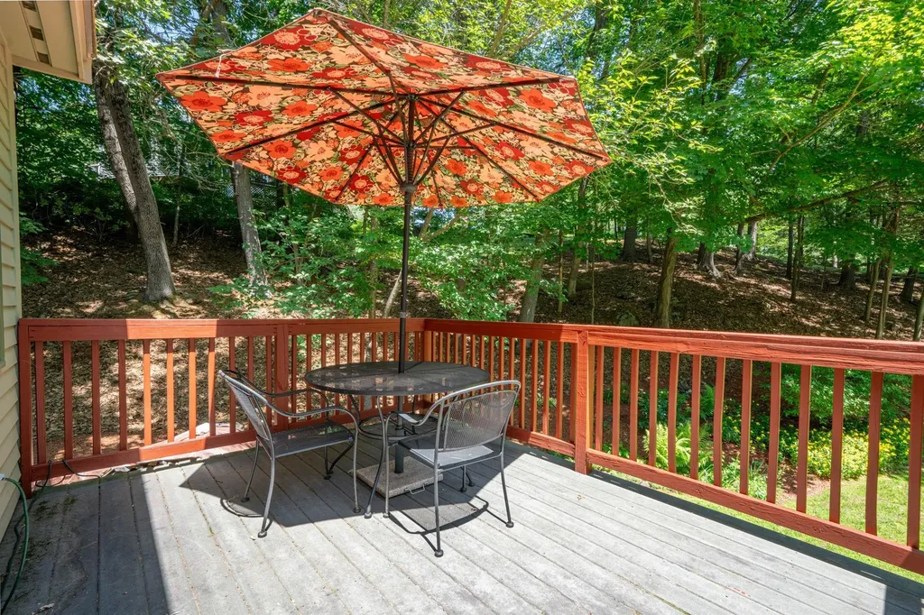139 Barretts Hill Road Hudson NH 03051