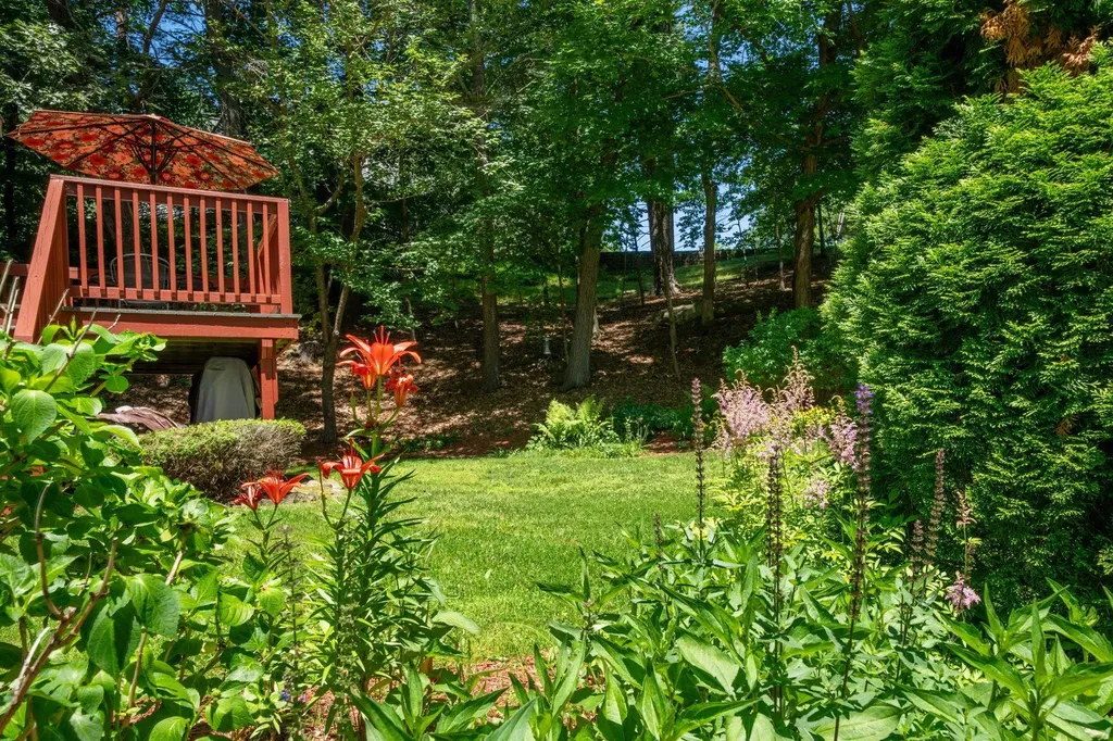 139 Barretts Hill Road Hudson NH 03051