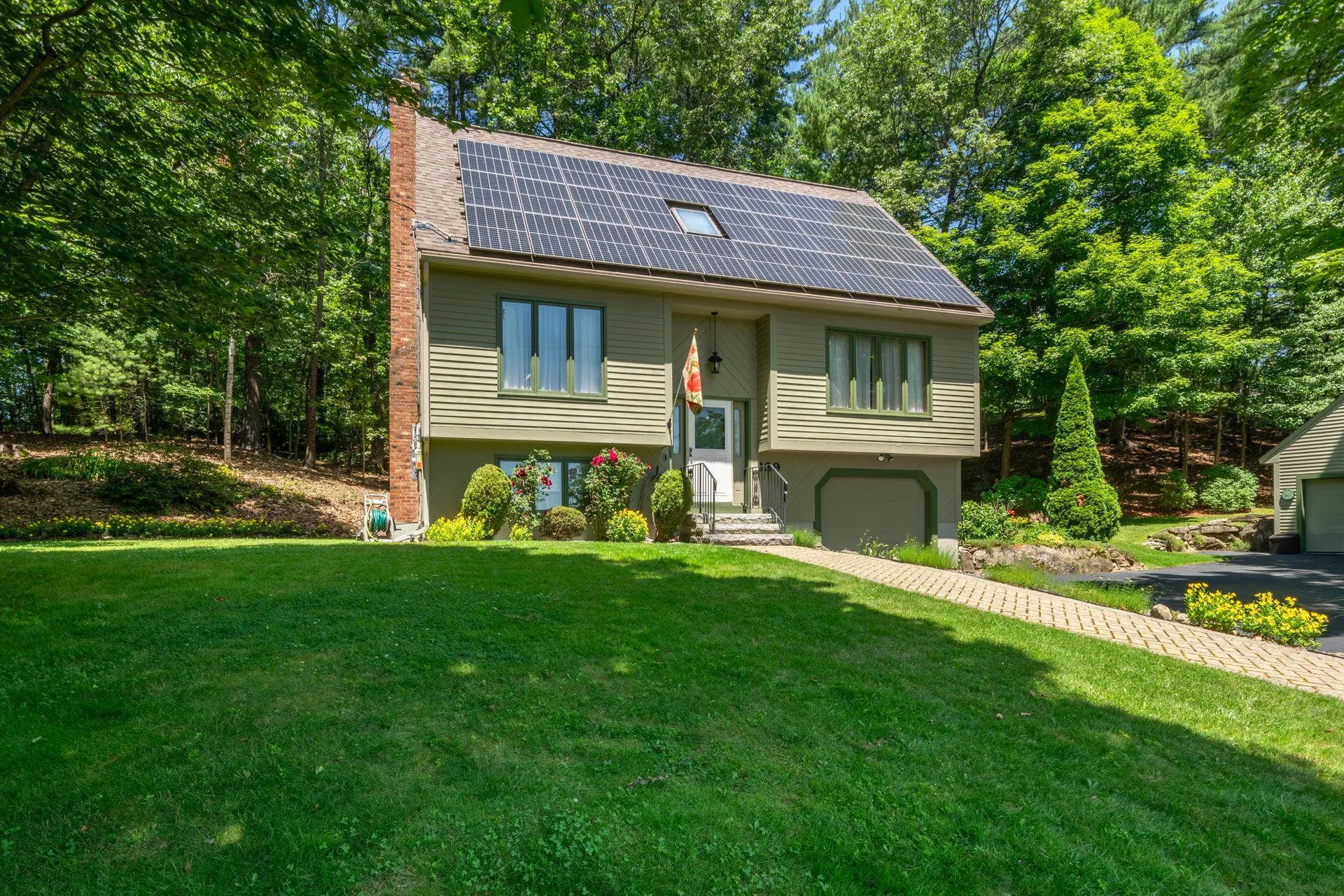 139 Barretts Hill Road Hudson NH 03051