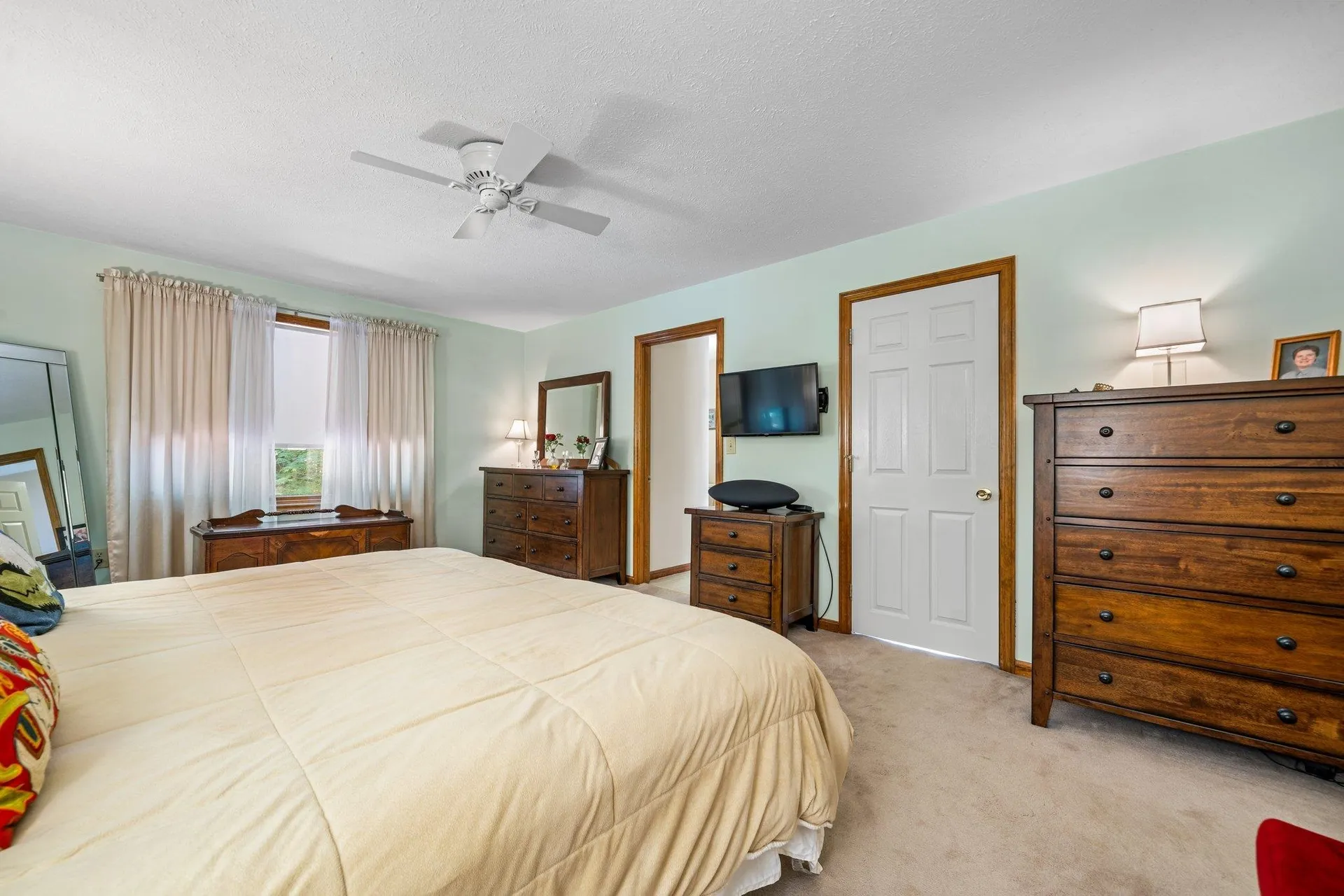 139 Barretts Hill Road Hudson NH 03051