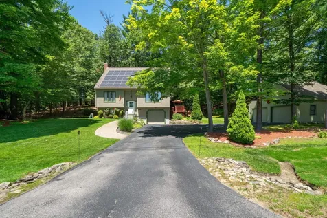 139 Barretts Hill Road Hudson NH 03051