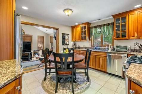 139 Barretts Hill Road Hudson NH 03051
