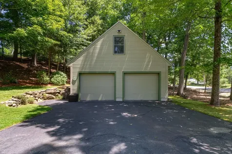 139 Barretts Hill Road Hudson NH 03051
