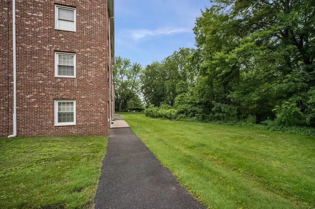 99 East Broadway Street Derry NH 03038