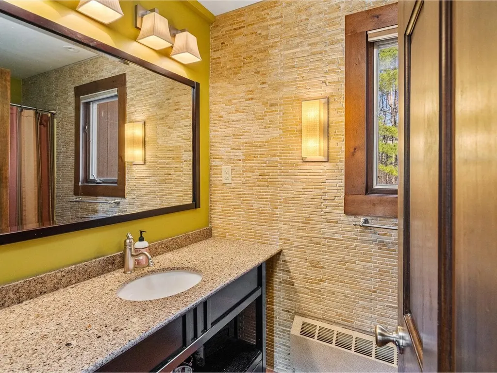 20 South Cove Road Burlington VT 05401