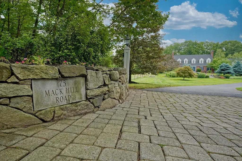 73 Mack Hill Road Amherst NH 03031