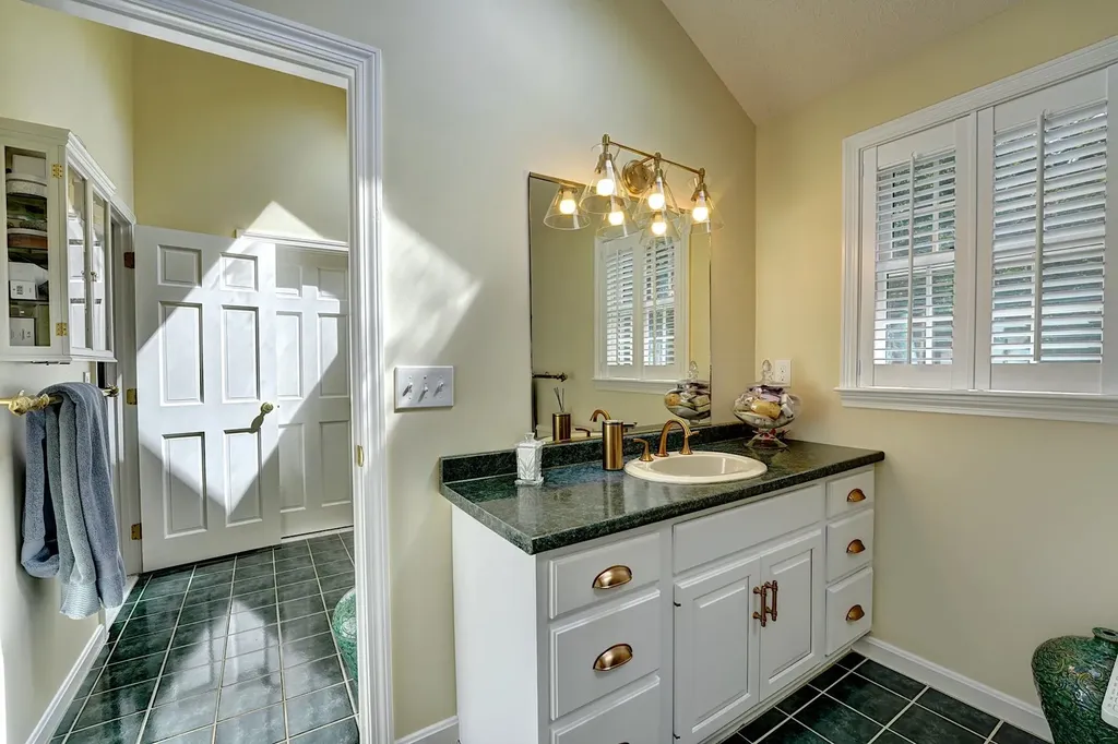 73 Mack Hill Road Amherst NH 03031