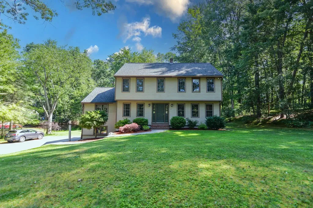 7 Angelo Lane Londonderry NH 03053