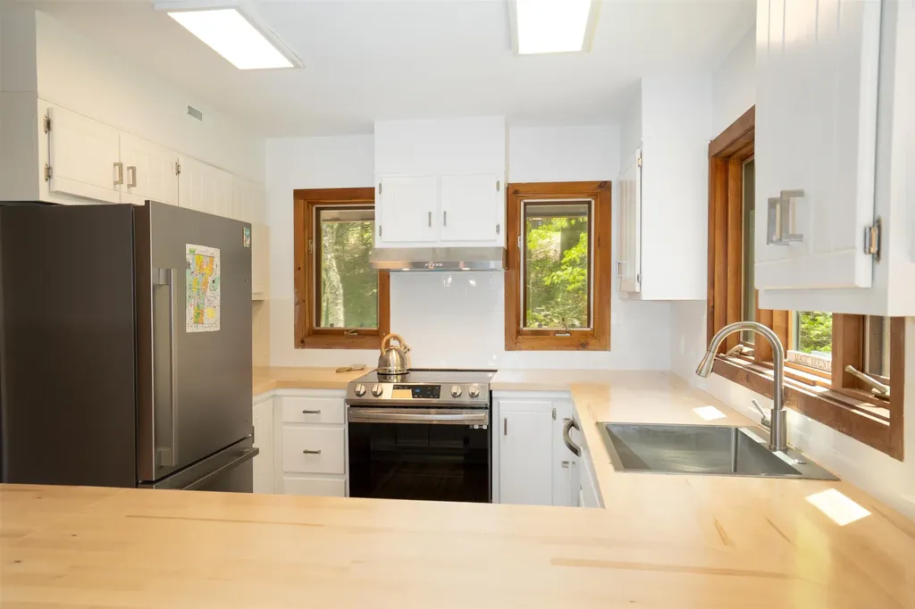 89 Birch Road Londonderry VT 05148