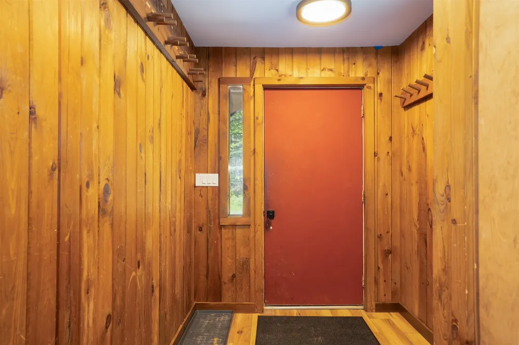 89 Birch Road Londonderry VT 05148