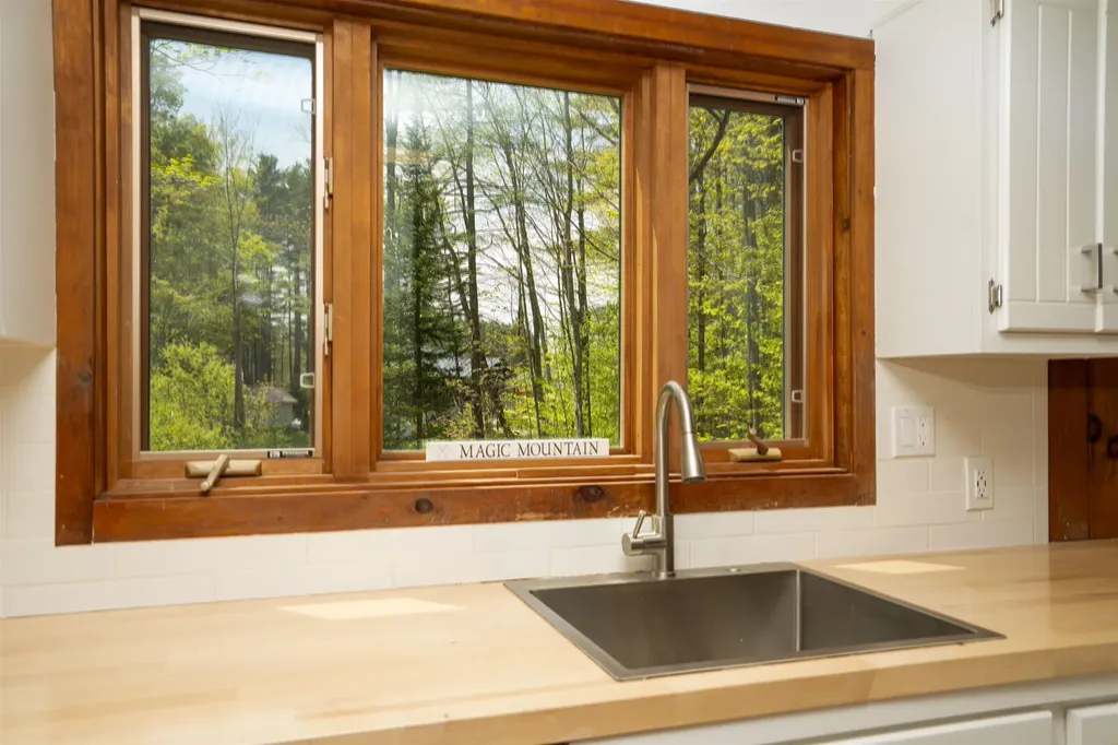 89 Birch Road Londonderry VT 05148