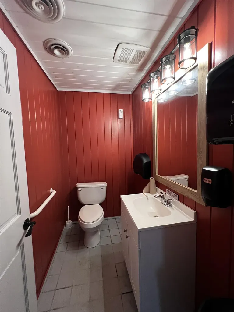 38 Nh Route 25 Plymouth NH 03864