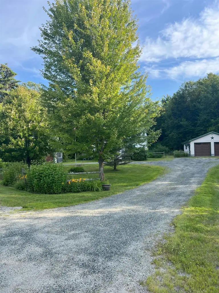 16 Hominy Pot Road New London NH 03257